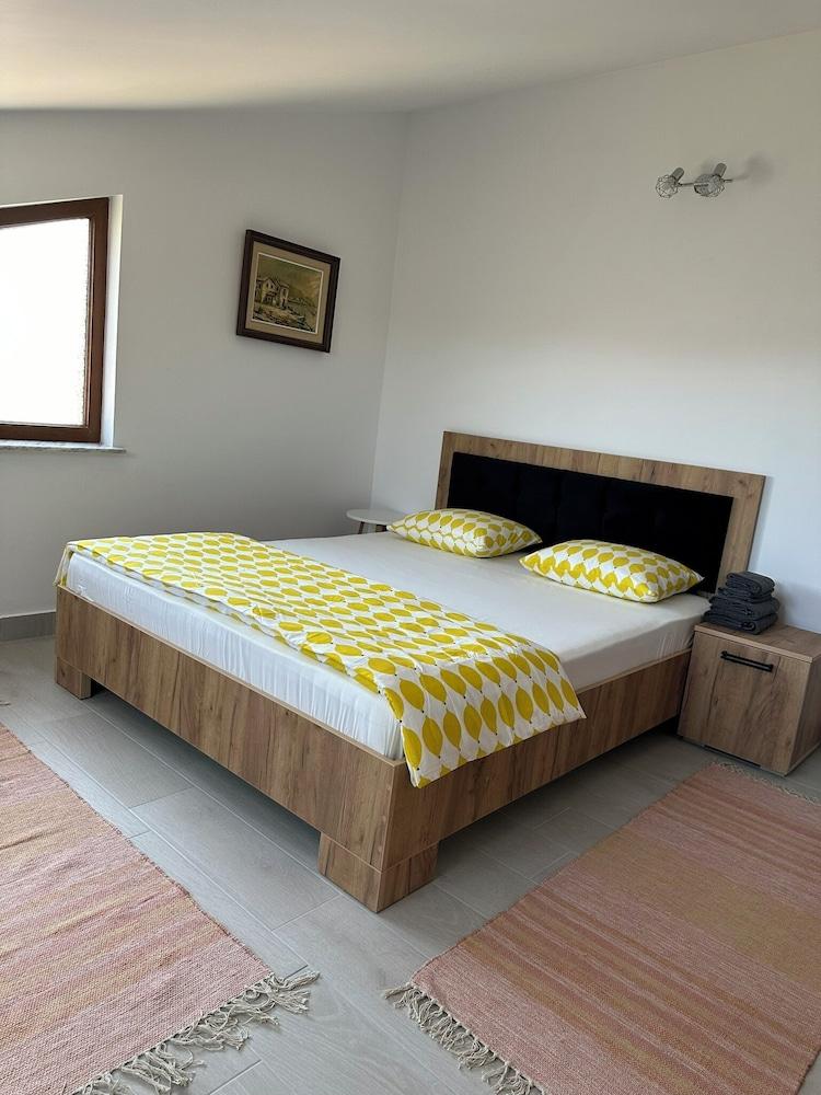 Serenity Apartments and Studios