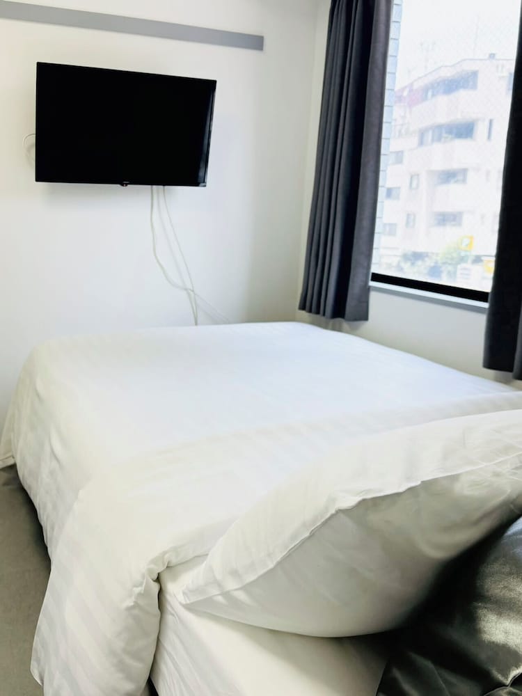 GLOU Shinjuku Family