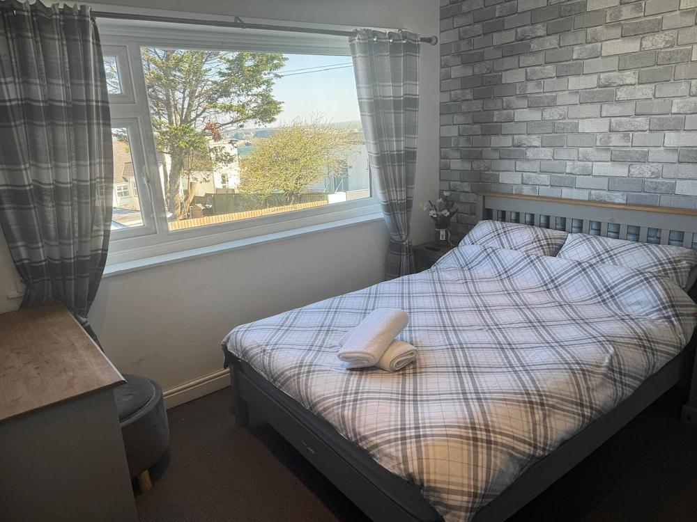 OYO Shore Surf Lodge