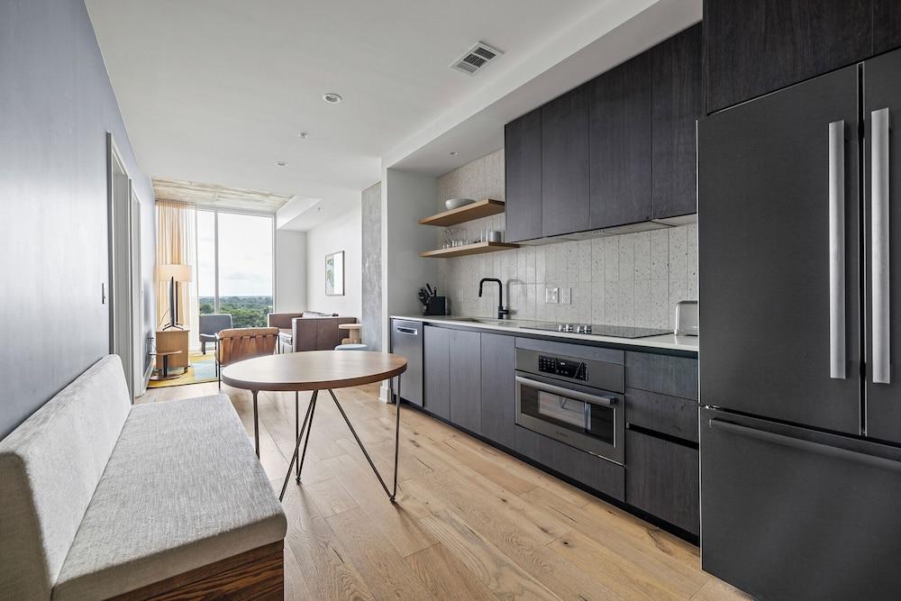 New 1BR Condo on Rainey St-Rooftop Pool