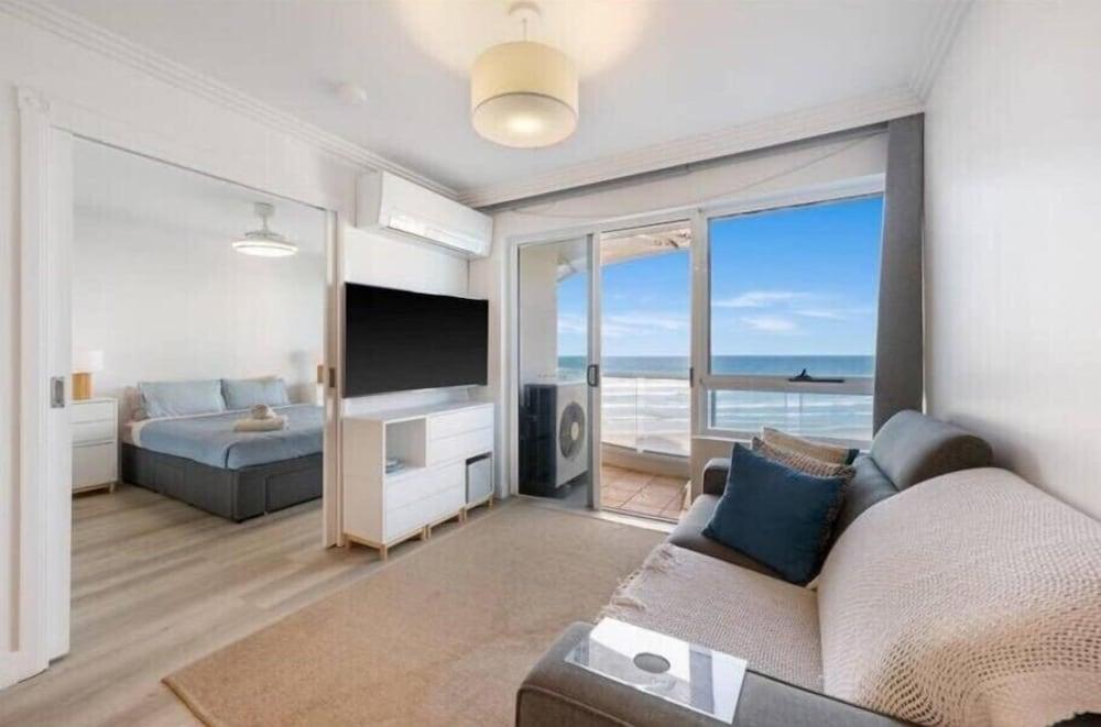 Premium Top Floor Oceanfront Unit In Regency on the Beach 705