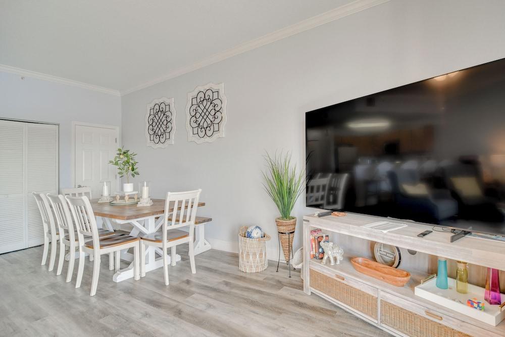 4th-floor Waterfront Condo on Treasure Island!