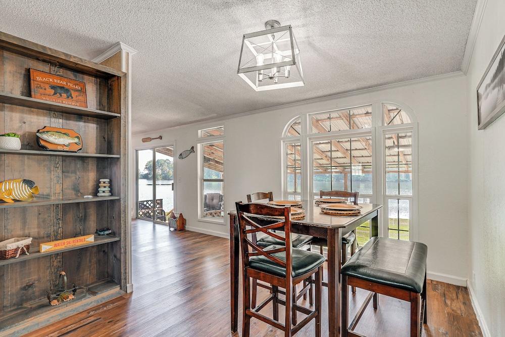 Waterfront Buster's Place on Hickory w/ Fire Pit