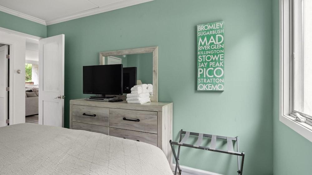 Bridges Circle 2 Bedroom Condo by RedAwning