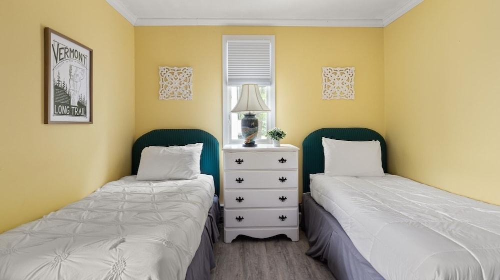 Bridges Circle 2 Bedroom Condo by RedAwning