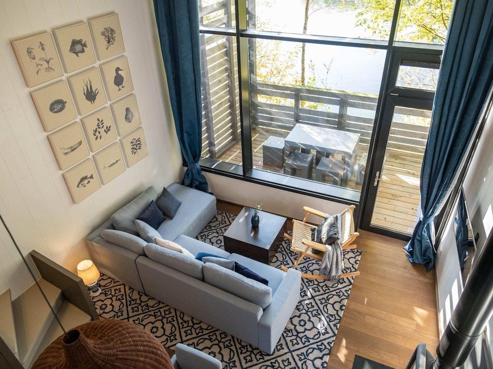 Stylish Forest Mansion Stay