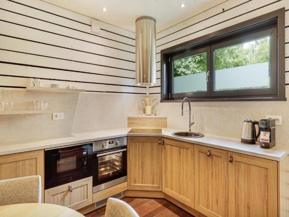 Treetop Tranquility Stay