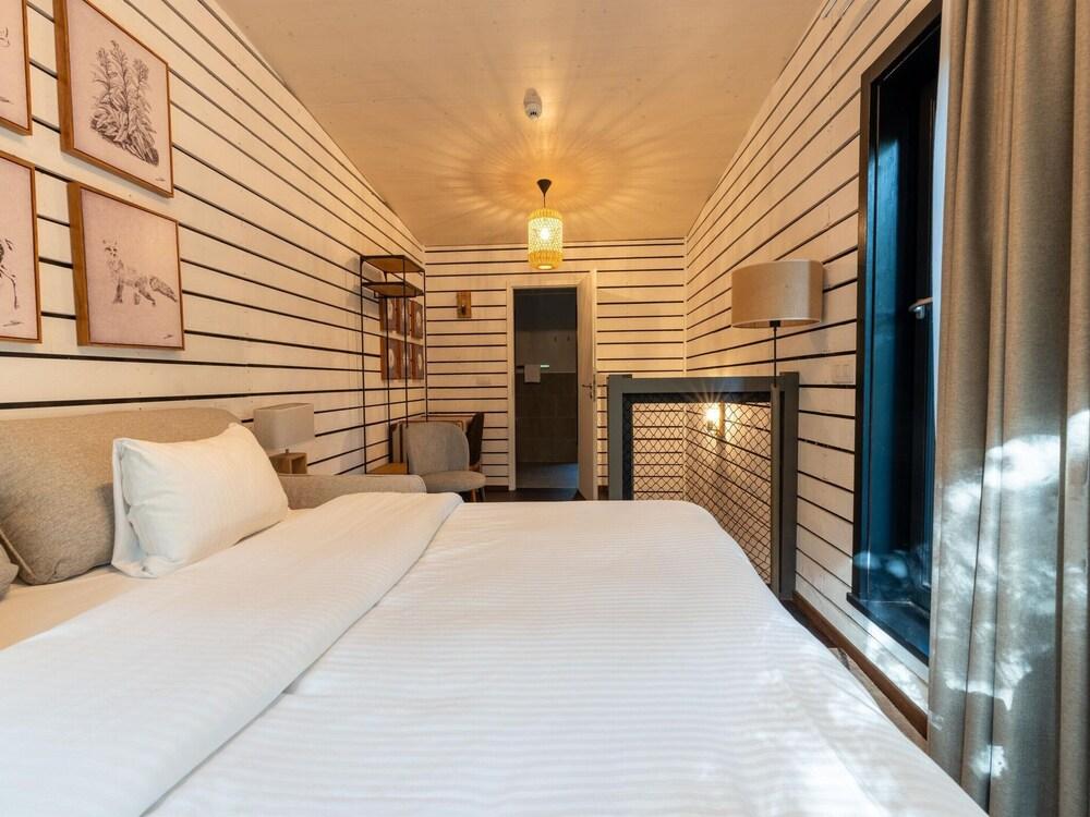 Tranquil Forest Hideaway