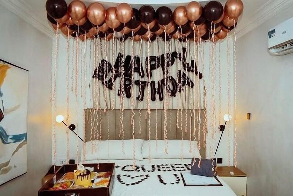 Montcrest Hotel & Lounge