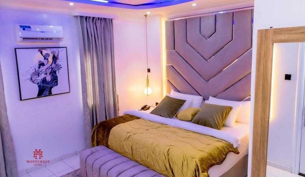 Montcrest Hotel & Lounge