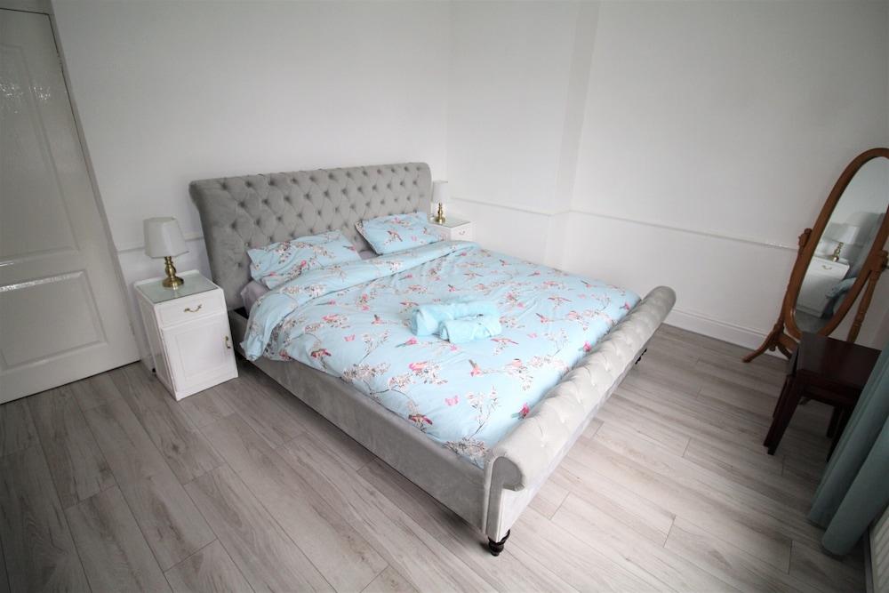 Whitley Bay - Sleeps 6 - Dogs Welcome