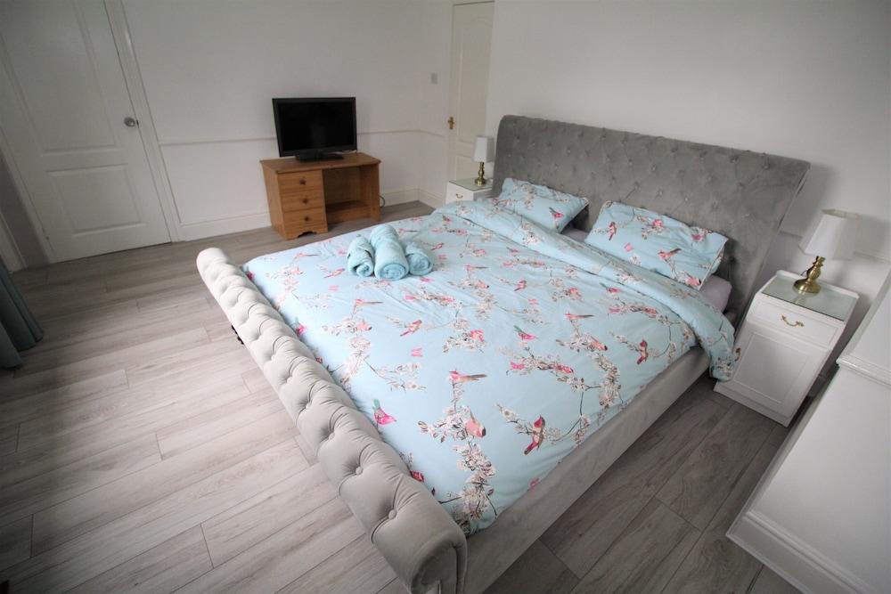 Whitley Bay - Sleeps 6 - Dogs Welcome