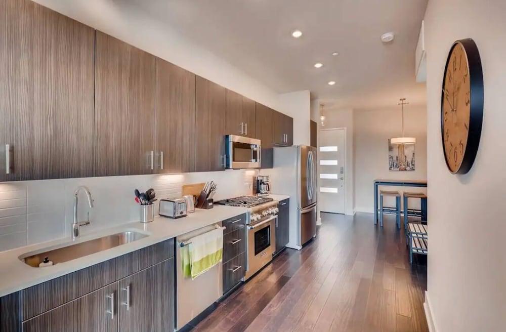 Capital View Condos Downtown Austin 