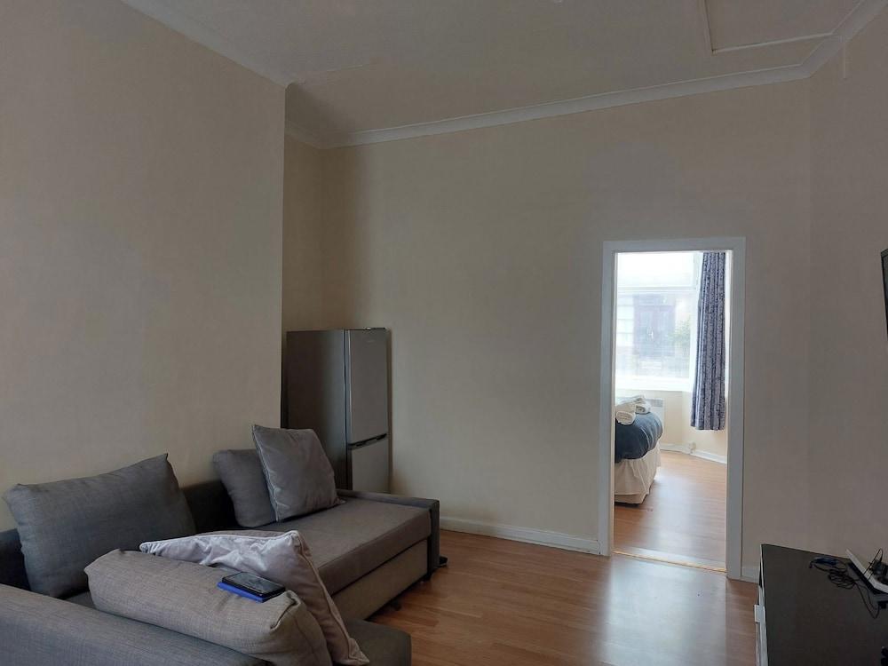 Blackpool - 1-bed Apartment - Sleeps 3 - Pets Allowed Smoking There is a Small Garden