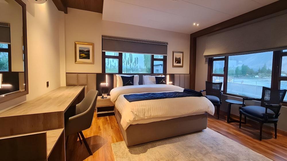 Pinnacle Executive Lodges