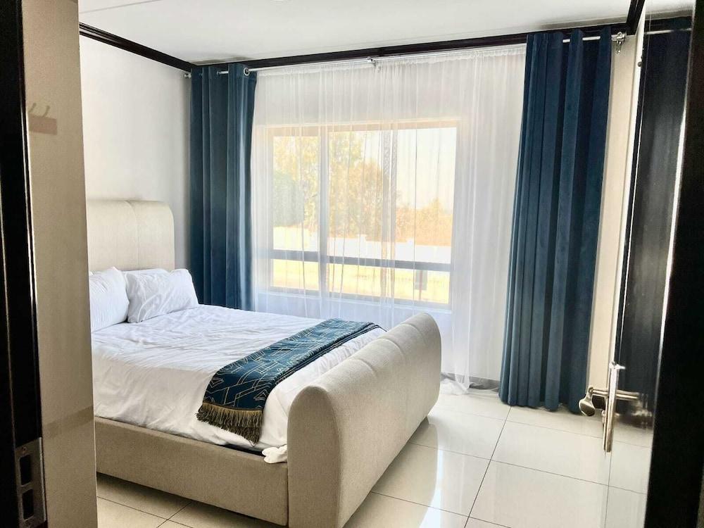 3-bedroom Luxury Apartment