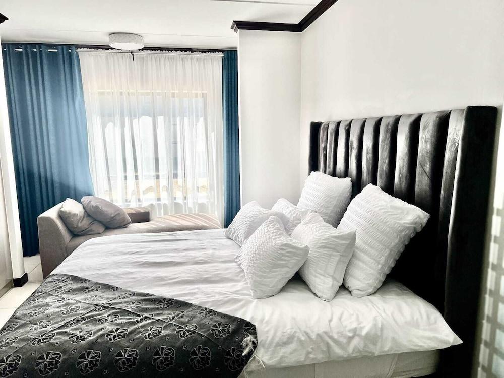 3-bedroom Luxury Apartment