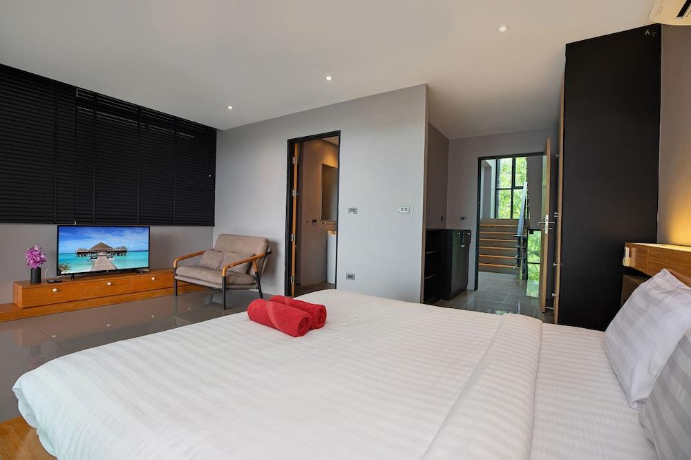 Designer 4BR Pool Villa Gentle Breeze