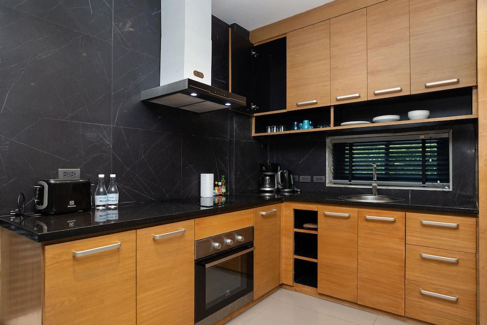 Spacious Pavilion P07 in Natural Park