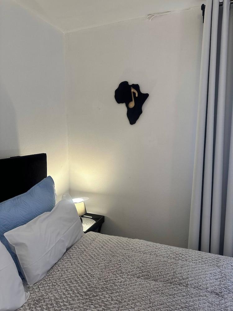 Charming Executive Studio, Solar Power, Wifi