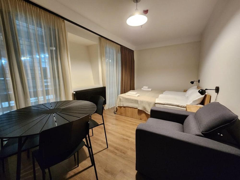 Walk to Ski Lift-1br-studio-balcony-parking