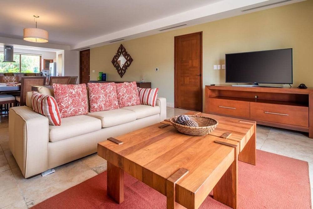 Celeste Curamoria Collection 3BD Ocean View