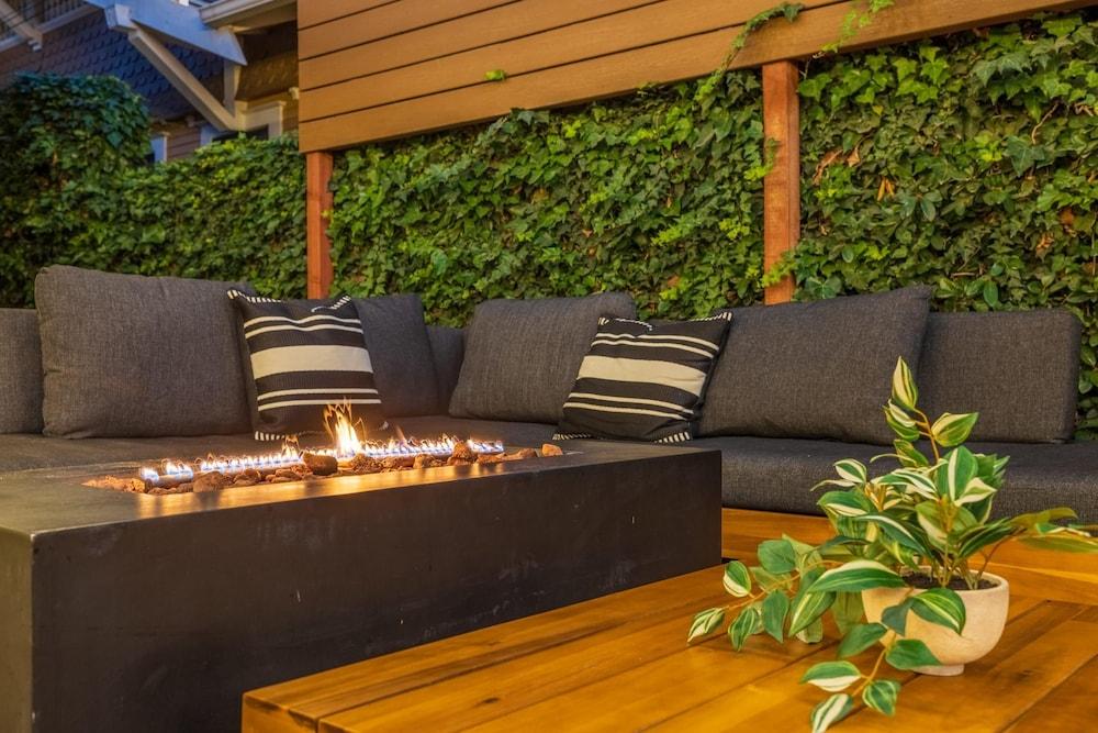 Designer Luxe Compound w Pool-steps to Best Dining