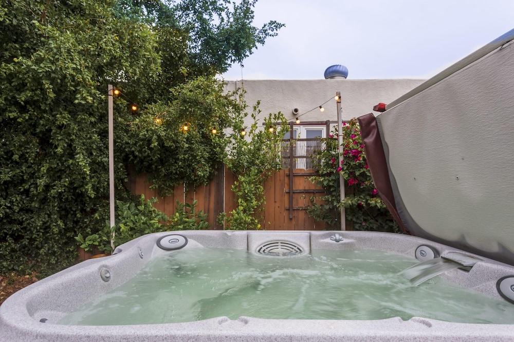 Spanish Urban Oasis-5 Min Walk to Best Local Spots