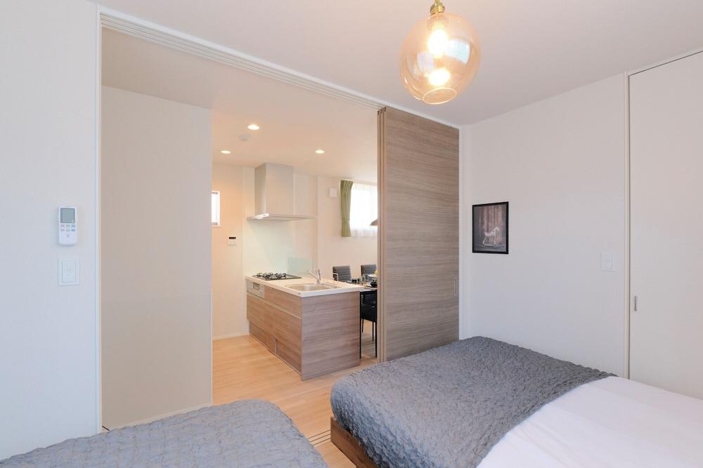 Everynet Shinjuku II by Tranova