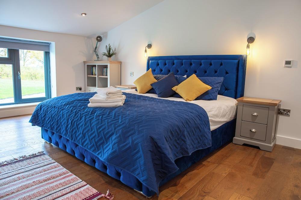 Orchard Barn-Luxury 4 BD Barn Conversion