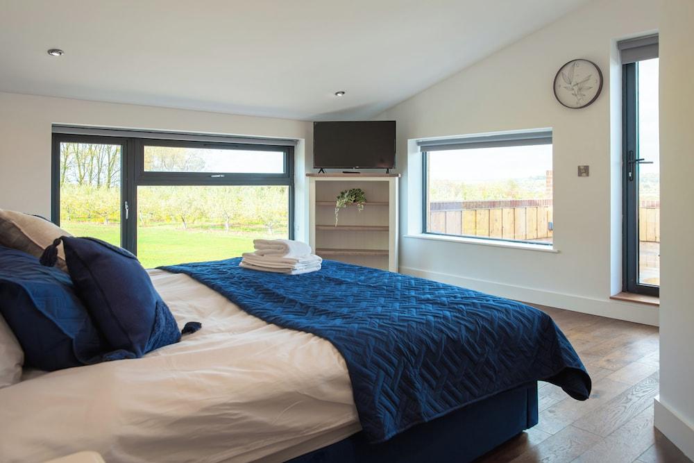 Orchard Barn-Luxury 4 BD Barn Conversion