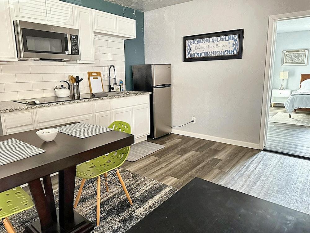 Stunning Winter Getaway Studio Rainfall Shower