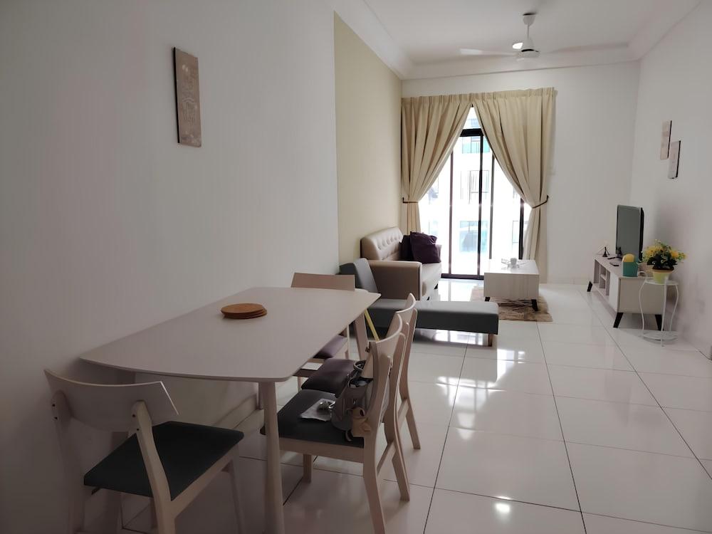 Paradigm Mall Platino 2BR 2FREE By Natol