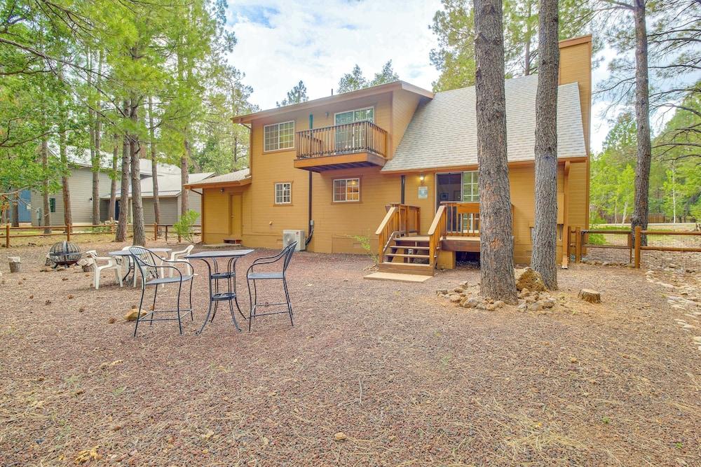 4 Mi to Lake: Pet-friendly Cabin in Pinetop