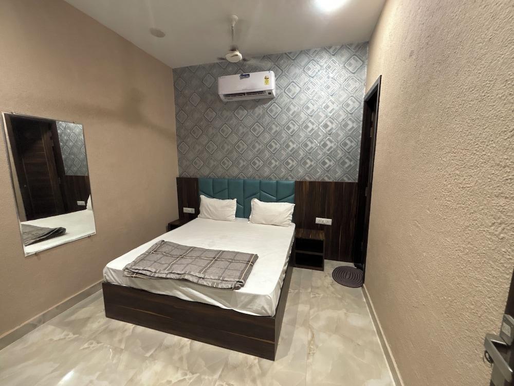 Hotel KR 5Mins Walk From Golden Temple