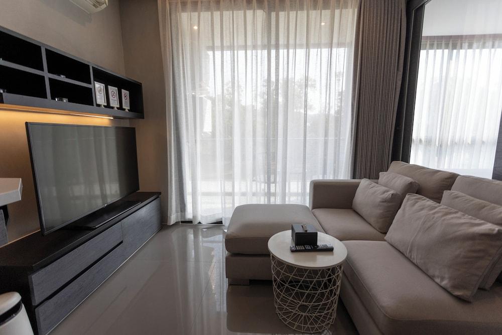 600m to beach New City gate P214 c60