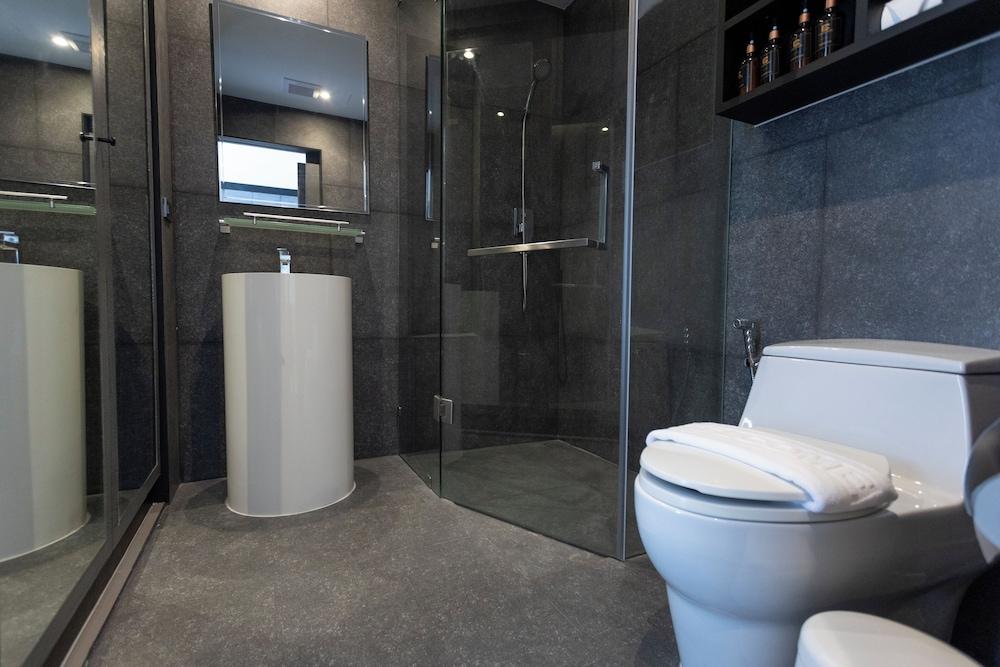 600m to beach New City gate P214 c60