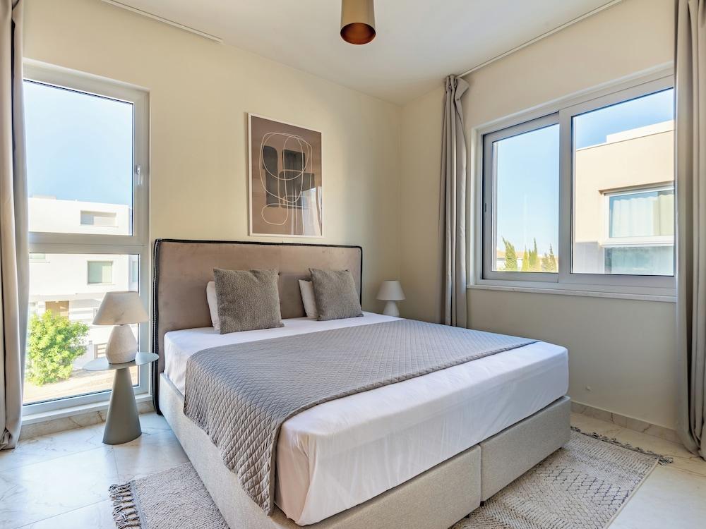 Sanders Mythical Blue Villas