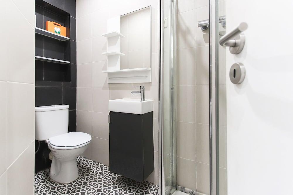 To Be Mouraria by Homing