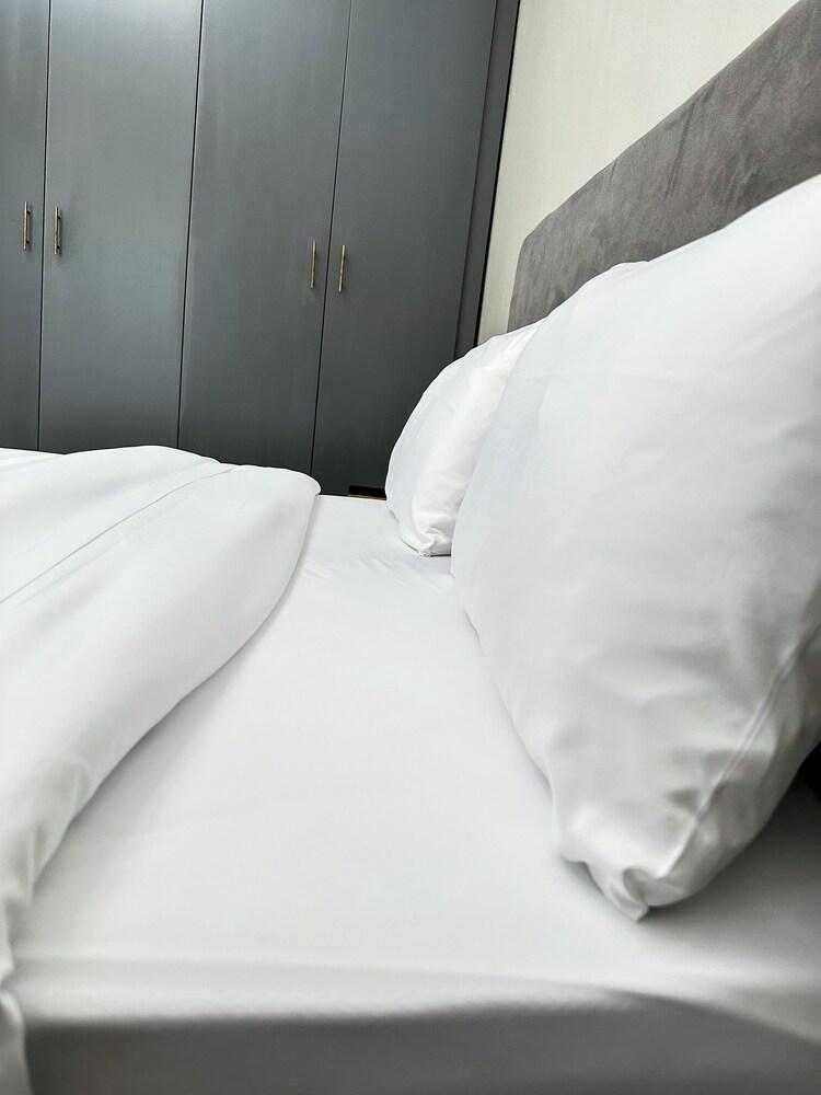 LivLuxe Apartments 3