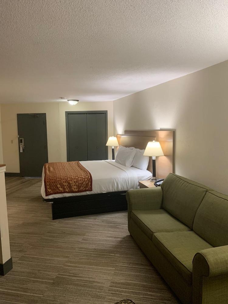 University Inn & Suites Stevens Point