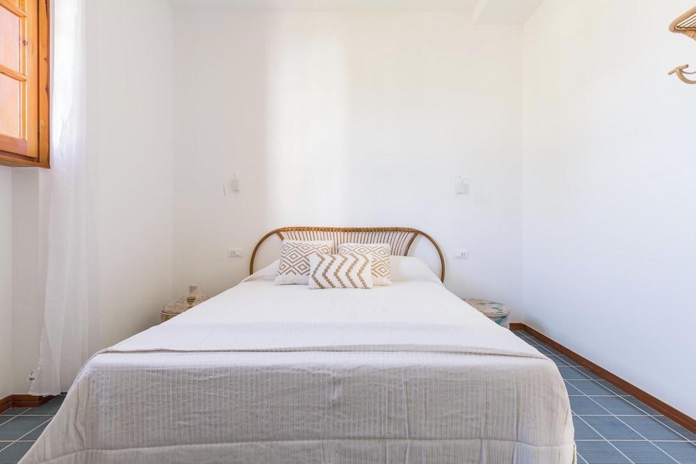 4019 Villetta Biancamare by Barbarhouse