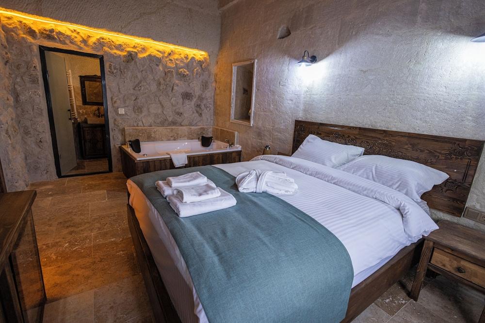 Kayaharman Cave Suites