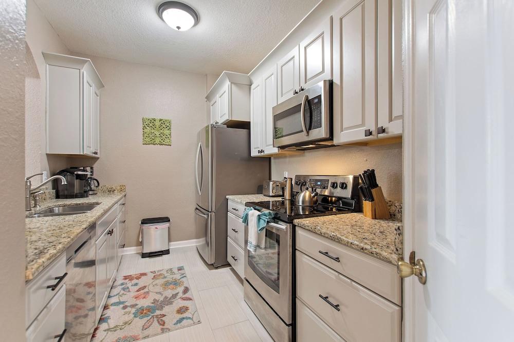 Condo in Gated Windsor Hills