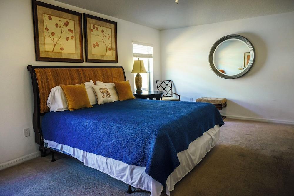 4 Bed, 3 Bath Villa in Gated Community