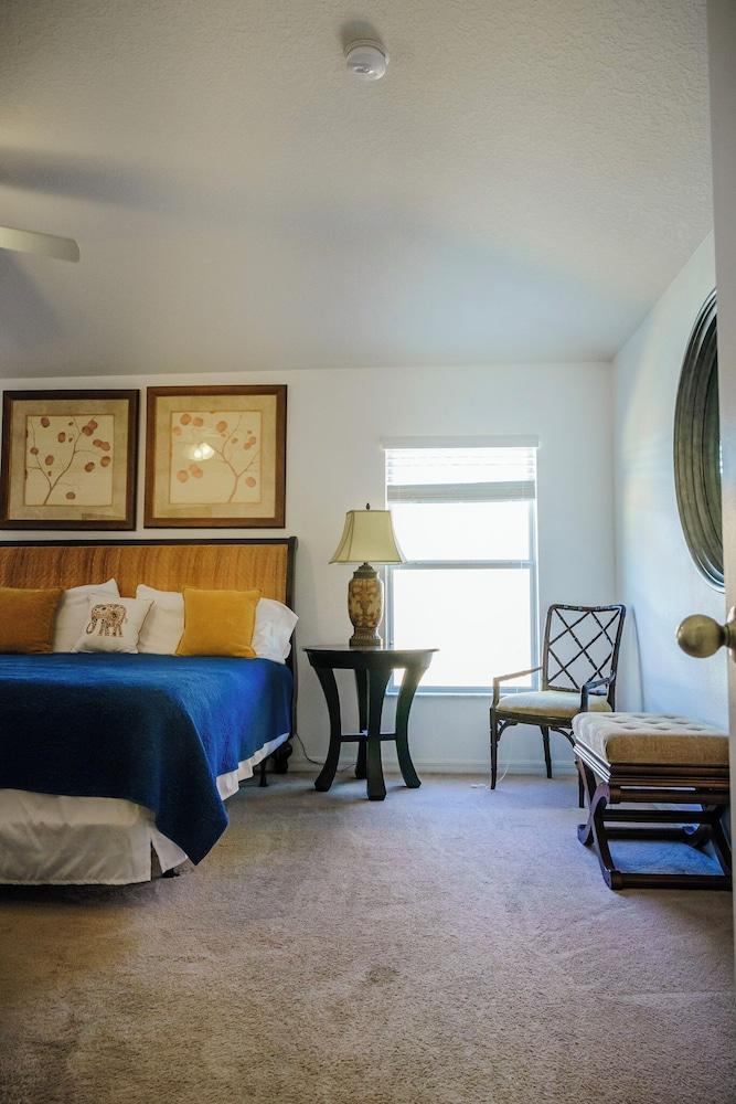 4 Bed, 3 Bath Villa in Gated Community