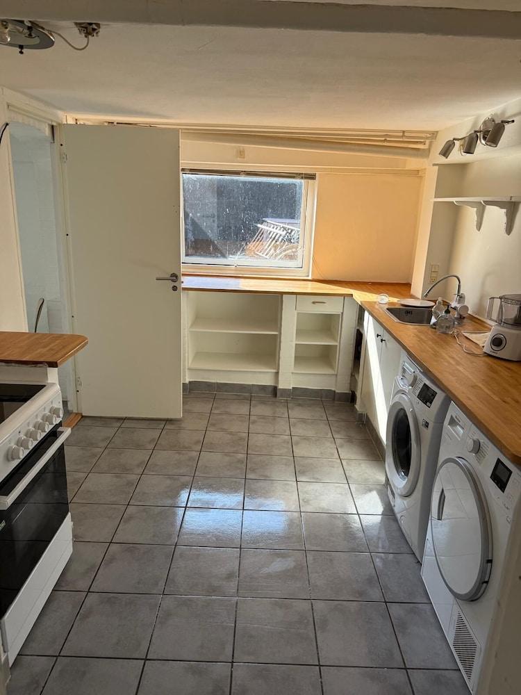 Room in Guest Room - North Beach Inn House