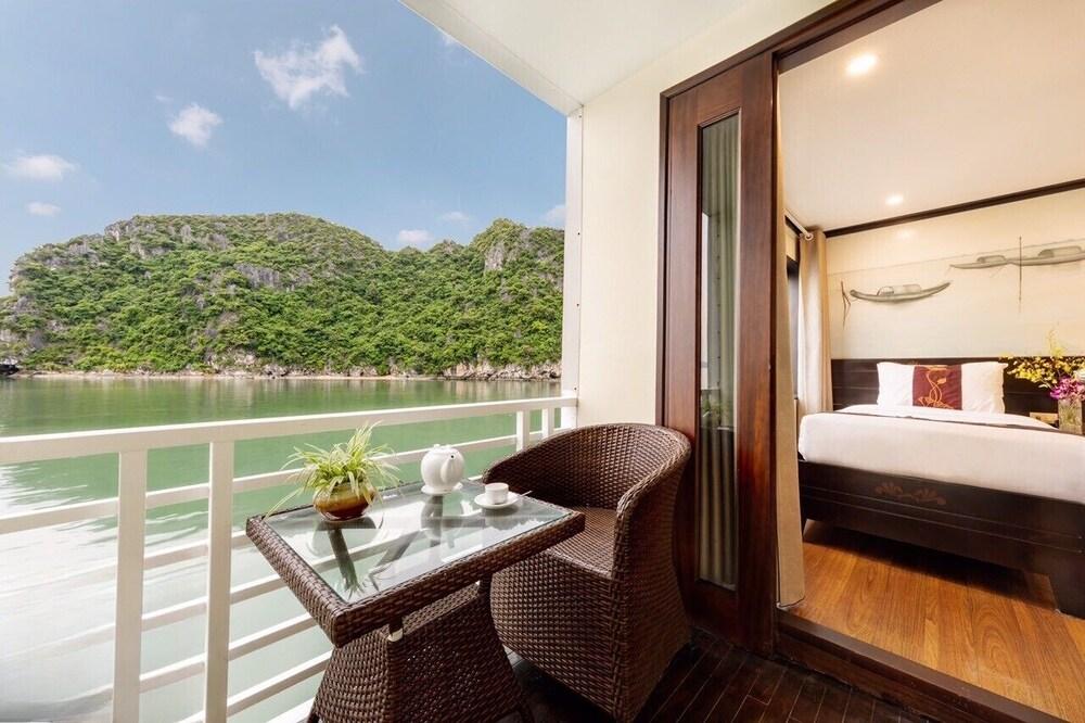 Amanda Premier Cruise Ha Long Bay