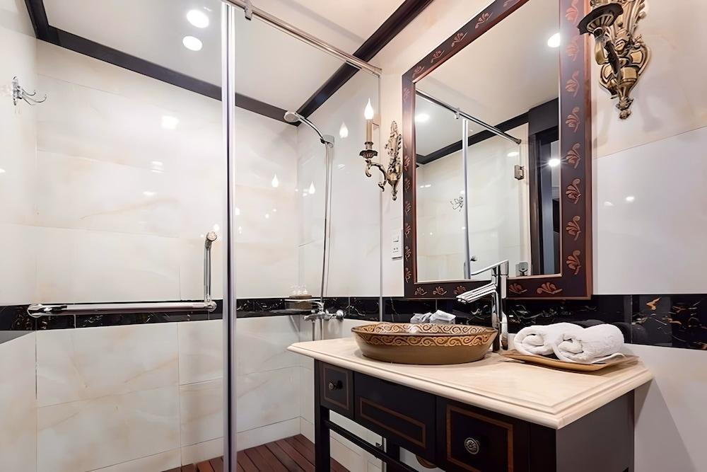 Amanda Premier Cruise Ha Long Bay