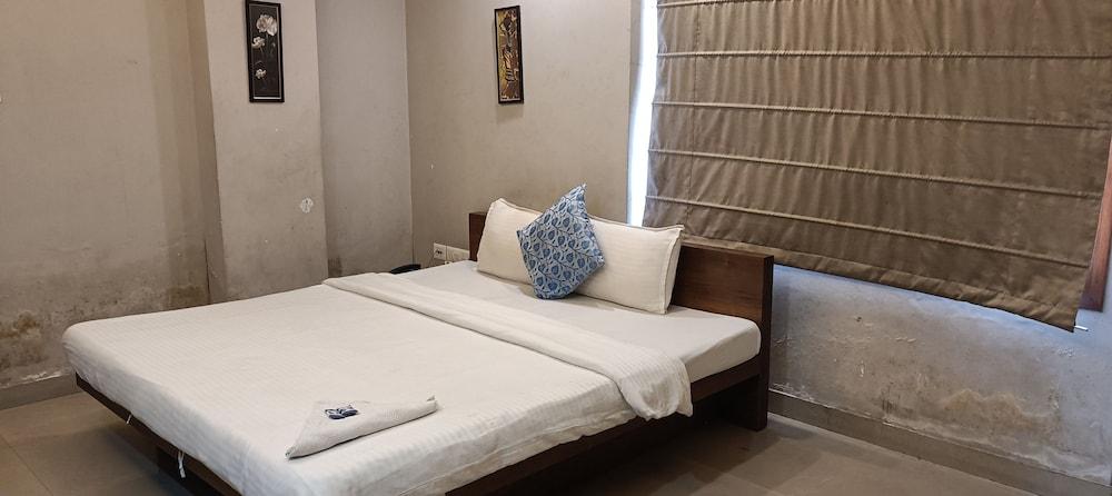 NIRVANA LODGE BY ROH